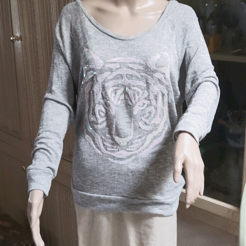 Light weight top